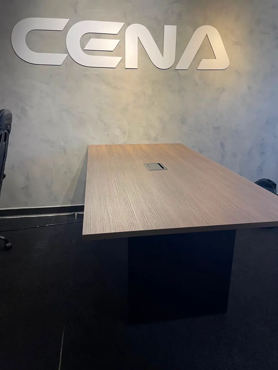 MESA PARA REUNIAO COM CAIXA PASSA FIO 2.00x1.00 LOJA IKONOFFICE 