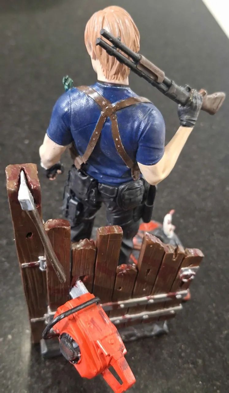 Action Figure Leon Kennedy Boneco Estátua Colecionável - Foto 4