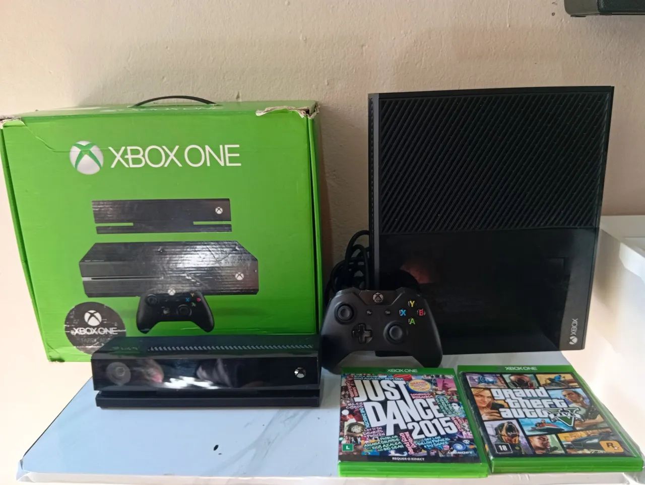 Xbox one completo na caixa com Kinect 
