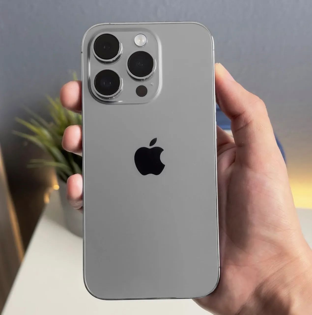 iPhone 15 pro semi novo com garantia da loja  - Foto 5