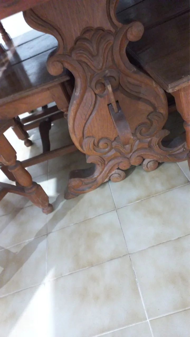 Mesa de 8 cadeiras de madeira maciça de CEREJEIRA. - Foto 4