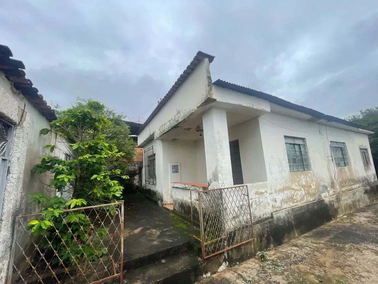 Excelente casa com 3 quartos e 6 vagas, no Tupi!!! - Foto 4
