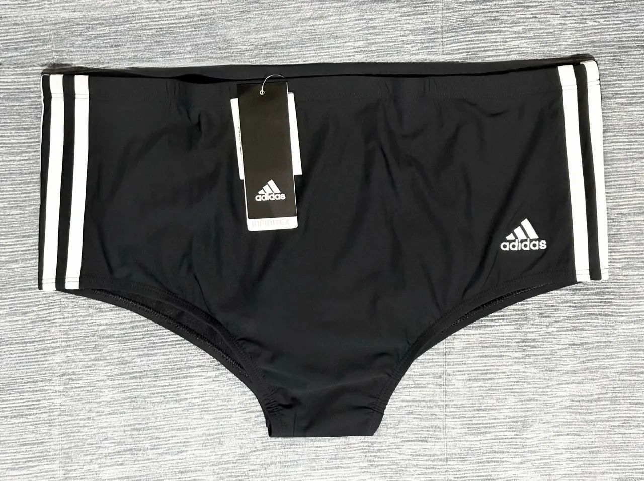 Sunga ADIDAS, NOVA. Cor Preto com listras Branca.