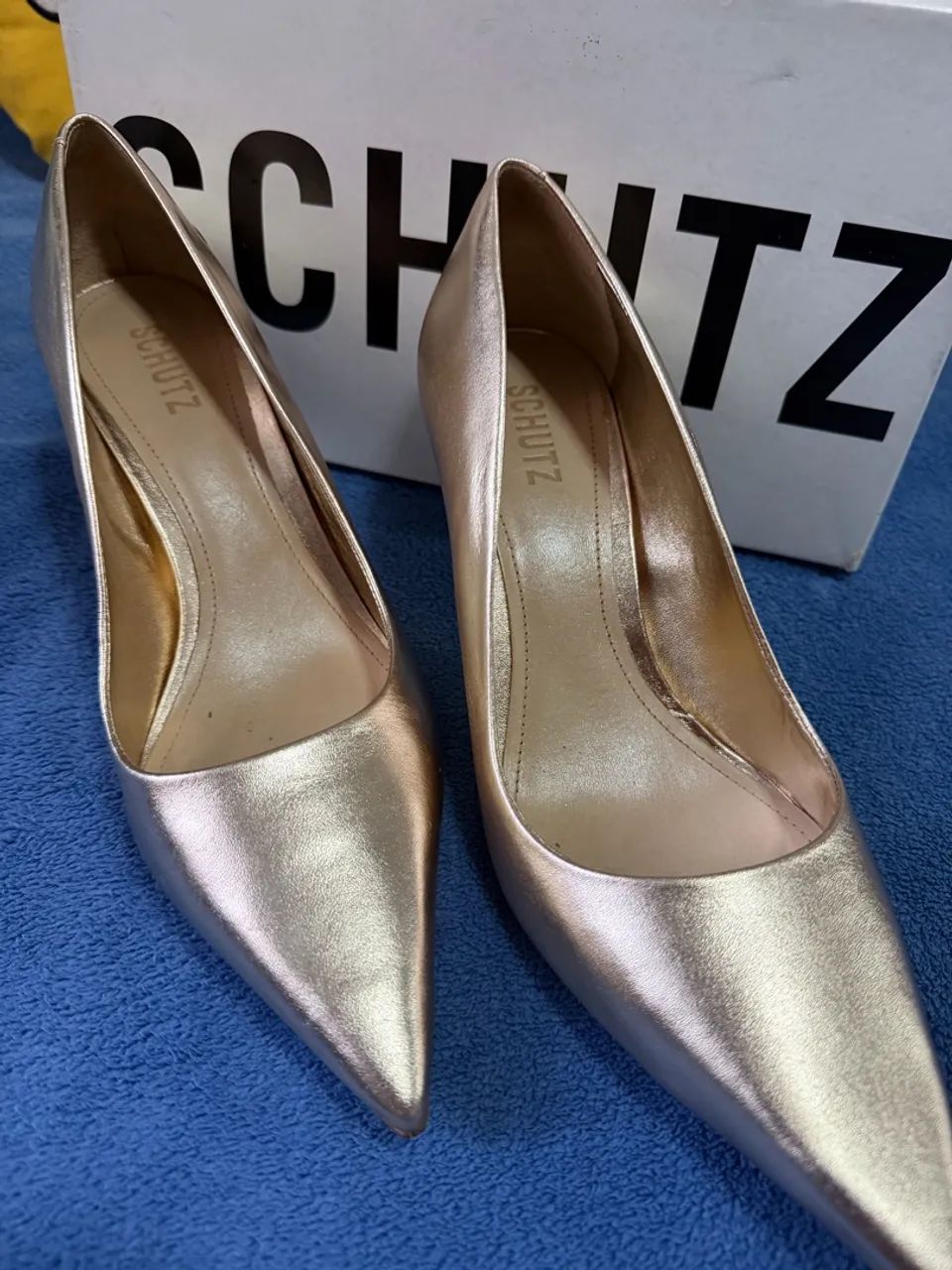 Scarpin Sch ütz 39 dourado  - Foto 2