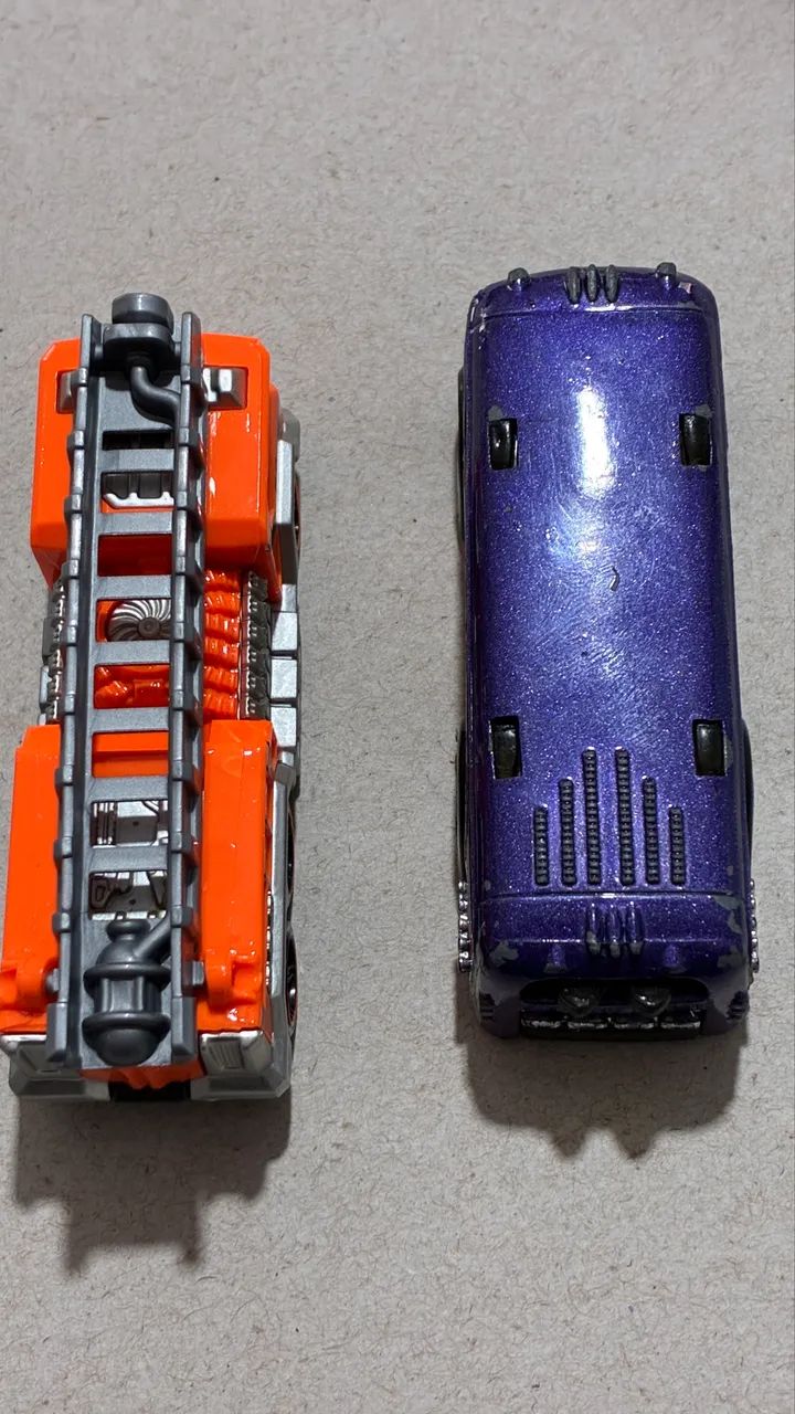 Dupla 5 Alarm + Surfin? School Bus Hot Wheels  - Foto 4