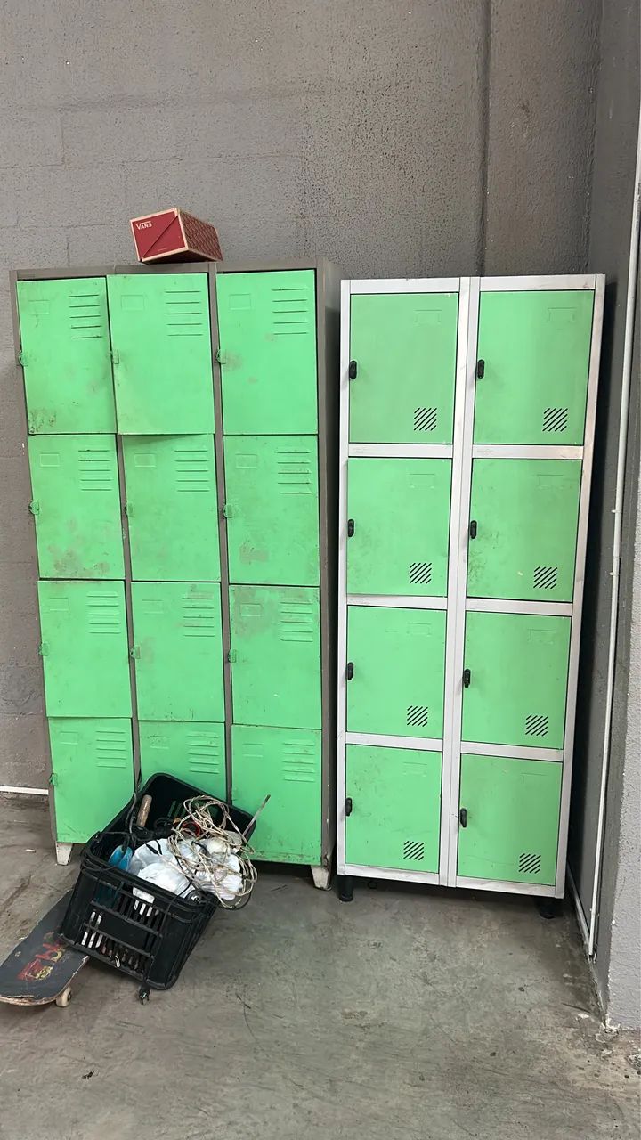 Armários de aço com portas