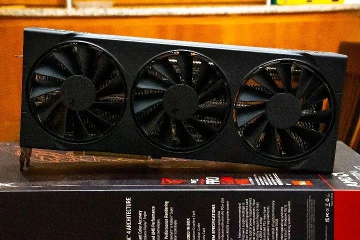 RX 9070 XT 16GB XFX SWIFT GAMING EDITION - Pouco Usada - Foto 4