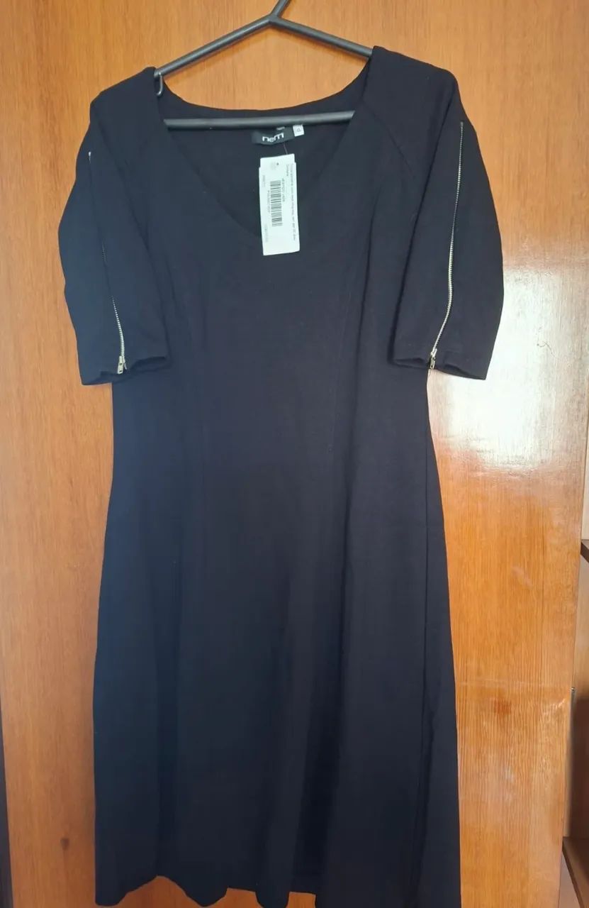 Vestido preto - Com mangas com detalhes de zíper  - Foto 3