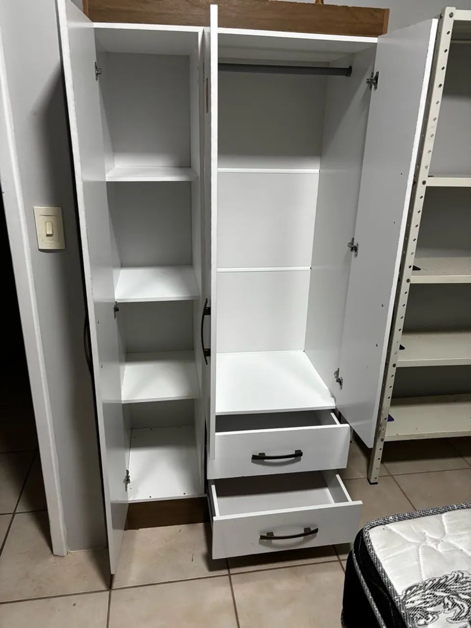 Vendo guarda-roupa de solteiro 