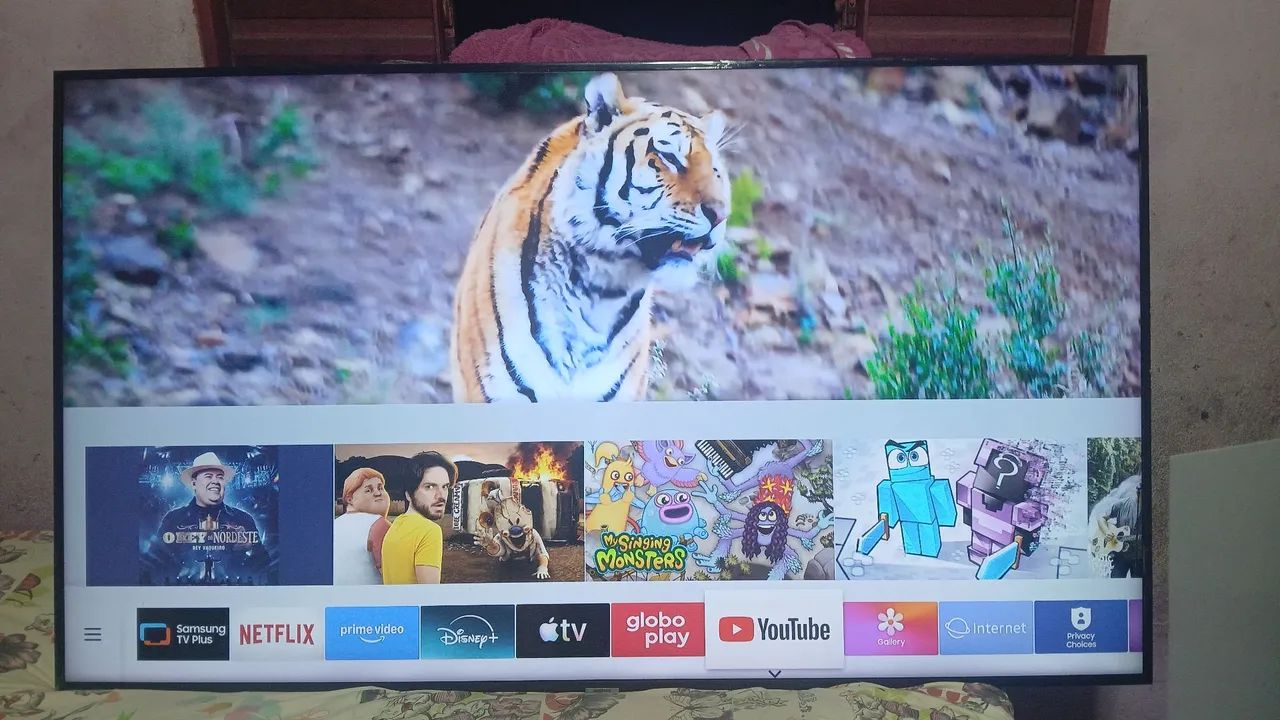 Vendo tv Samsung 65 polegadas smart 4k funcionando perfeitamente valor 1950 pra vim buscar - Foto 2