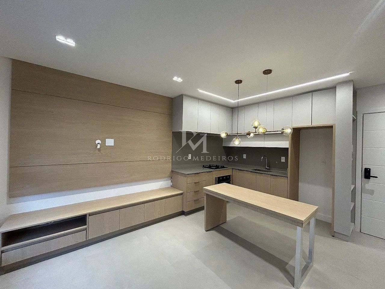 Apartamento mobiliado com 1 dormitório à venda no Estreito, Florianópolis