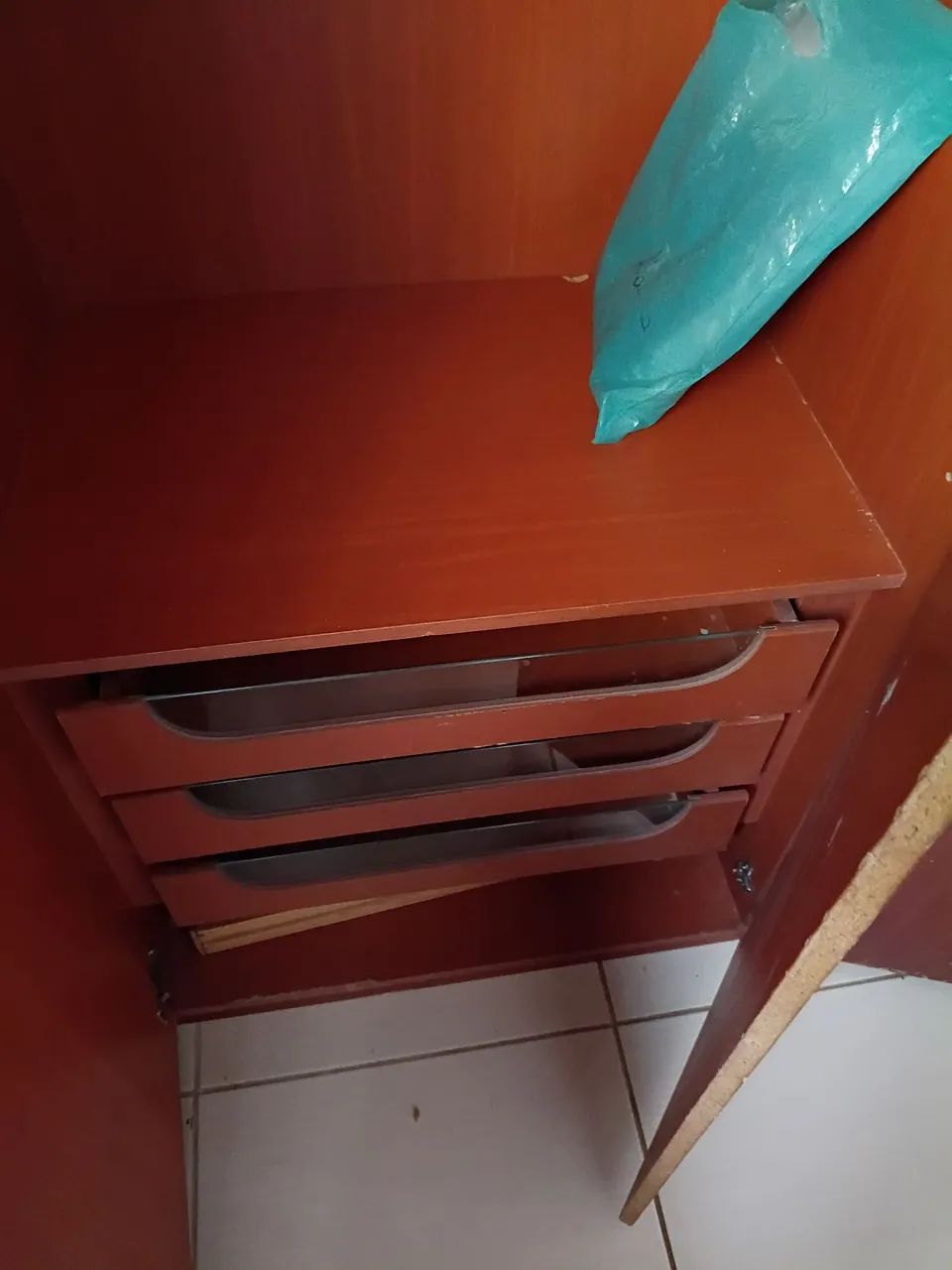 Guarda roupa casal e cama solteiro com colchão  - Foto 3