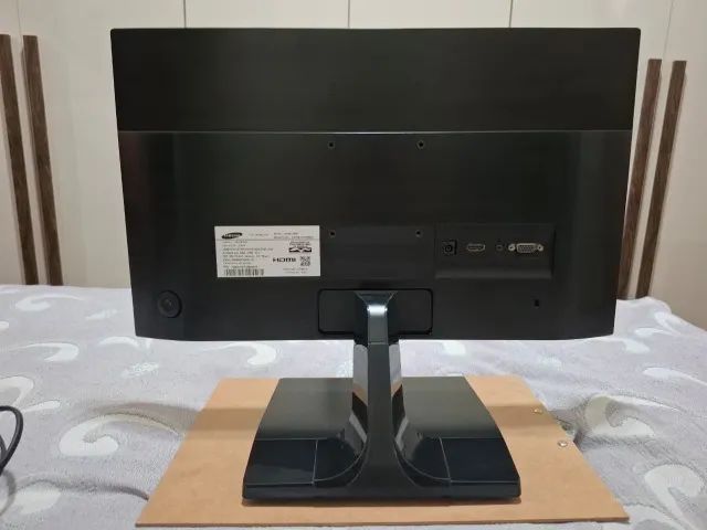 Monitor Samsung 18.5 Polegadas LED com entrada HDMI (modelo S19E310) - EM BANGU, RJ - Foto 5