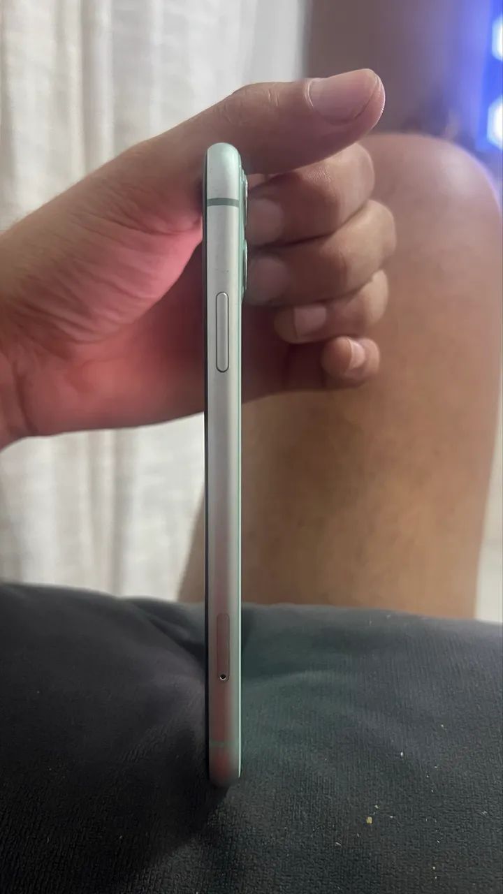 iPhone 11 sem marcas de uso 