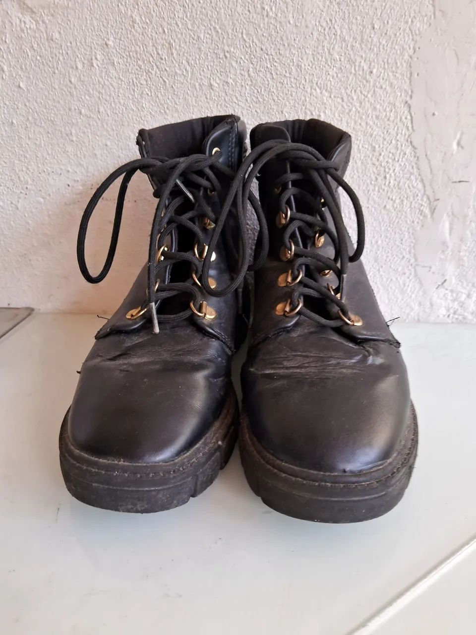 Bota coturno semi nova unisex numero 36