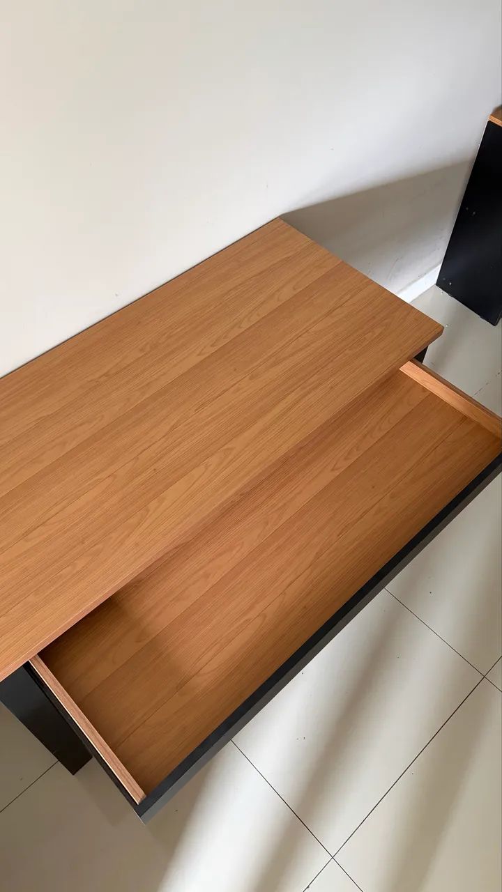 Escrivaninha de Madeira com Gaveta - Nova | R$ 300 - Foto 3