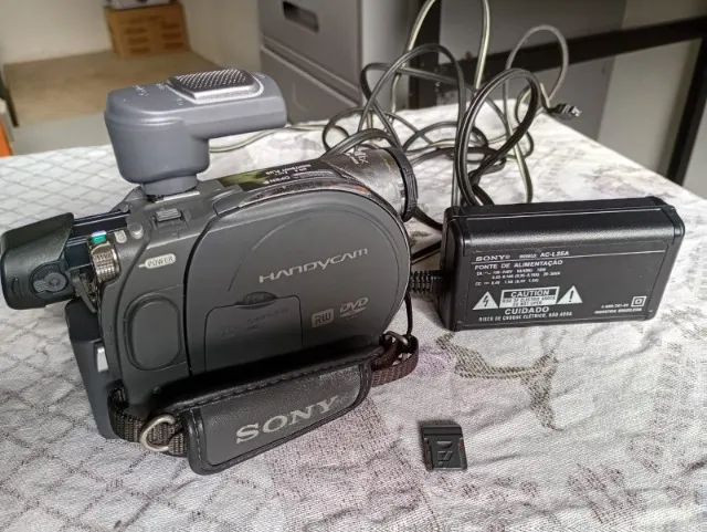 Filmadora Sony Handycam Dcr-dvd305 + microfone  Sony ECM-L100