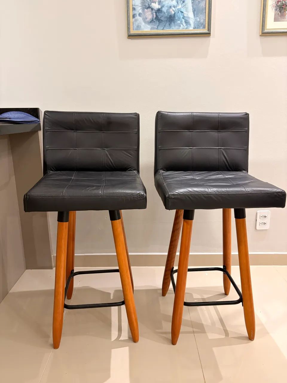 4 Banquetas em courino.  - Foto 3