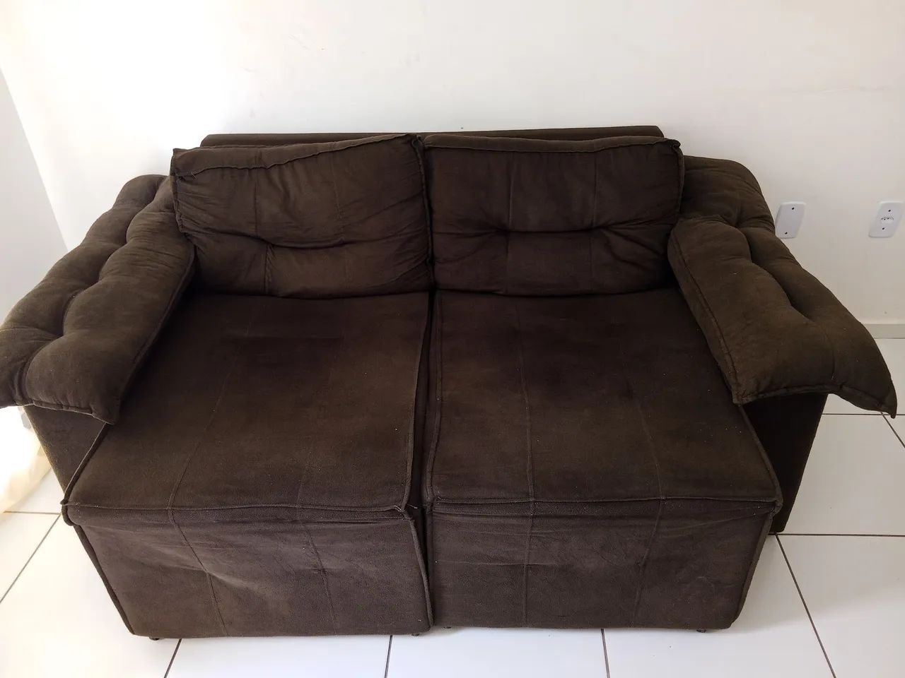 Sofa retrátil marrom Ben conservado por 900 reais falar com Polyana * - Foto 2