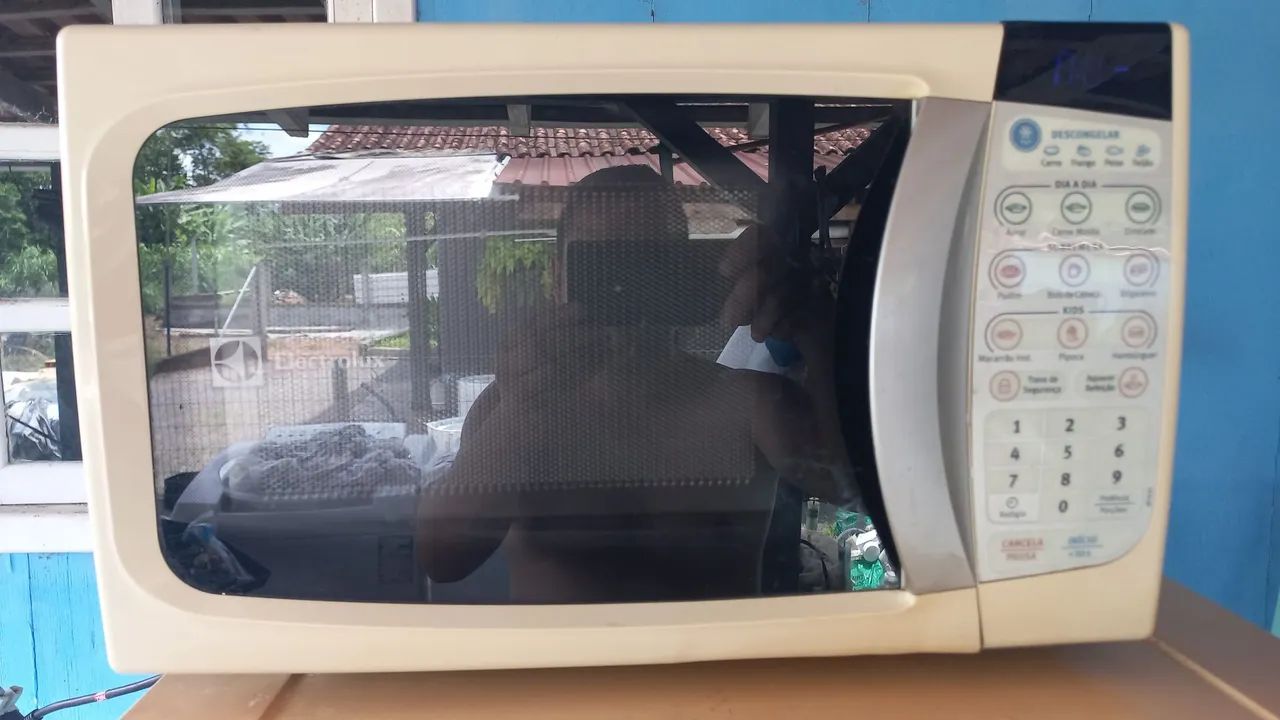 VENDO MICROONDAS ELECTROLUX 20 LITROS  - Foto 3