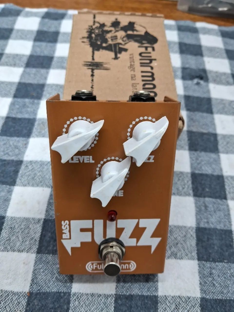 Pedal Fuhrmann Bass Fuzz BF02 - Fuzz para Contrabaixo
