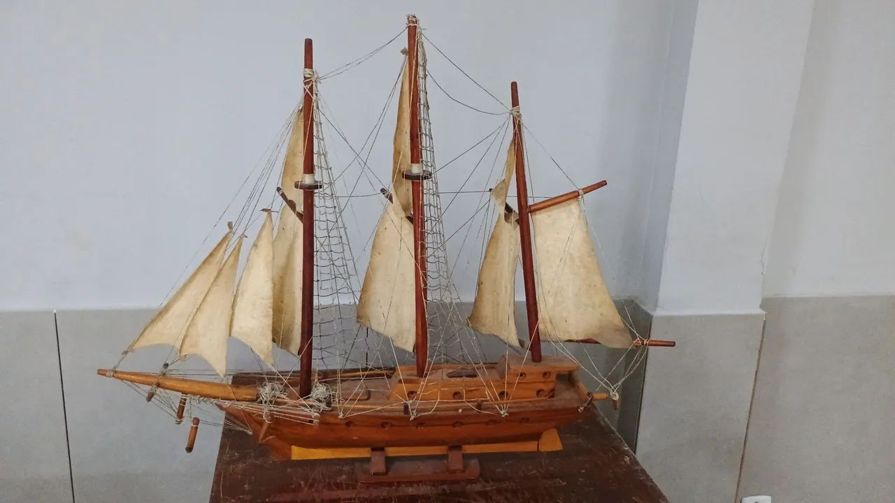 Miniatura barco Veleiro de madeira 