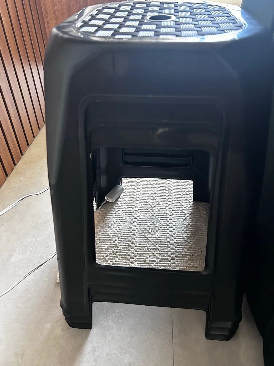 4 Banquetas de plástico pretas  - Foto 4