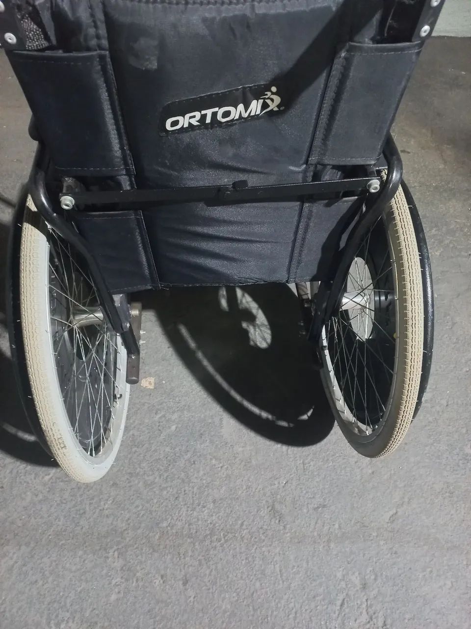 Cadeira de rodas da marca ortomix  - Foto 5