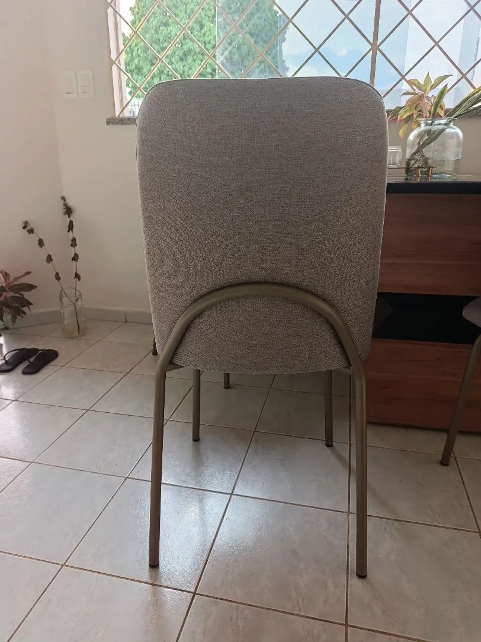 MESA DE JANTAR COM 4 CADEIRAS NOVA  - Foto 4