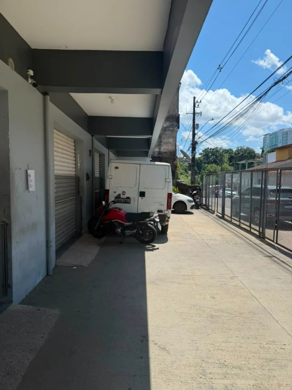 PRÉDIO EMPRESARIAL COM ESTOQUE - 1300 M² - CENTRO DE MANAUS 
