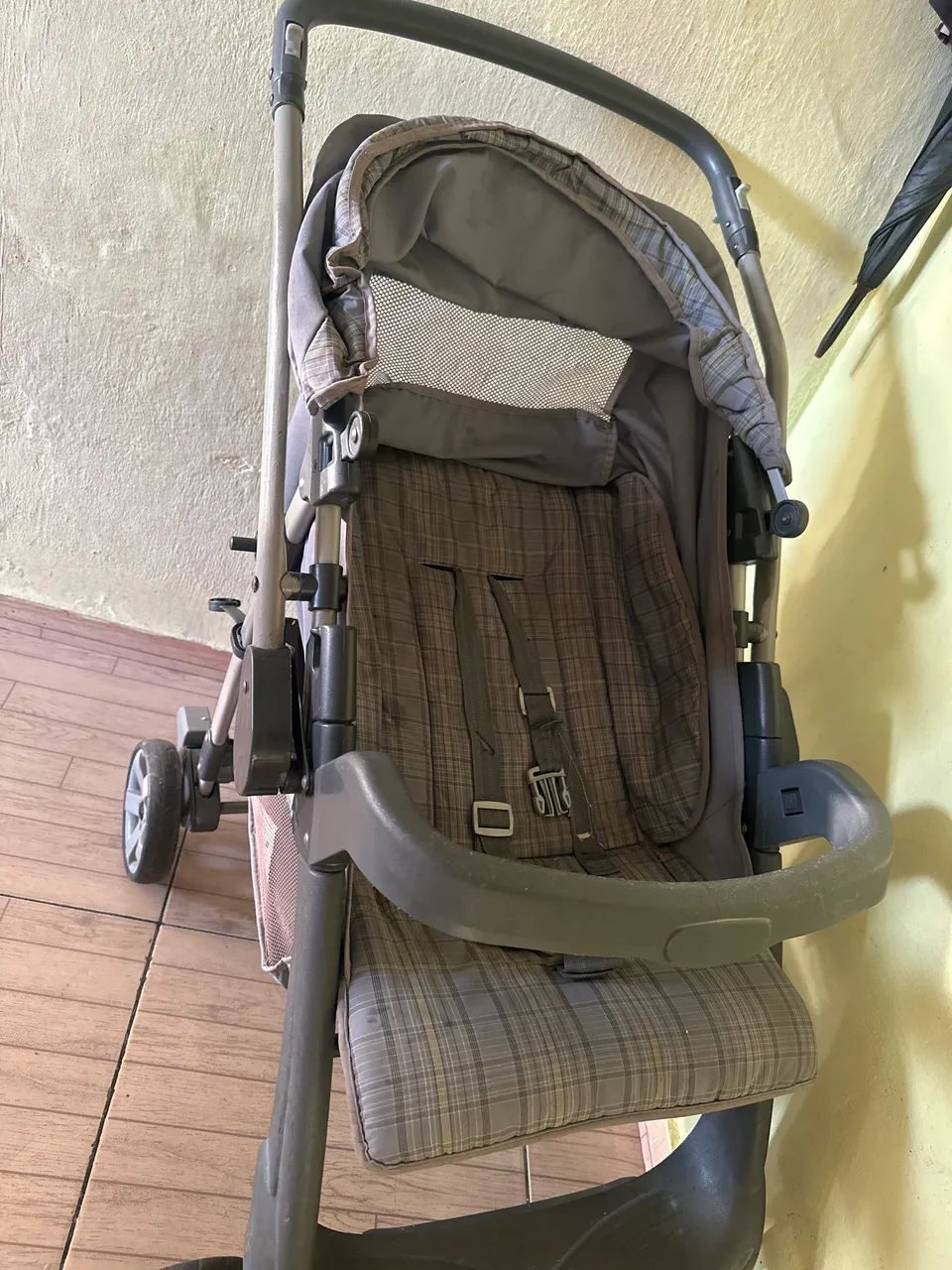 Vendo carrinho de bebê 