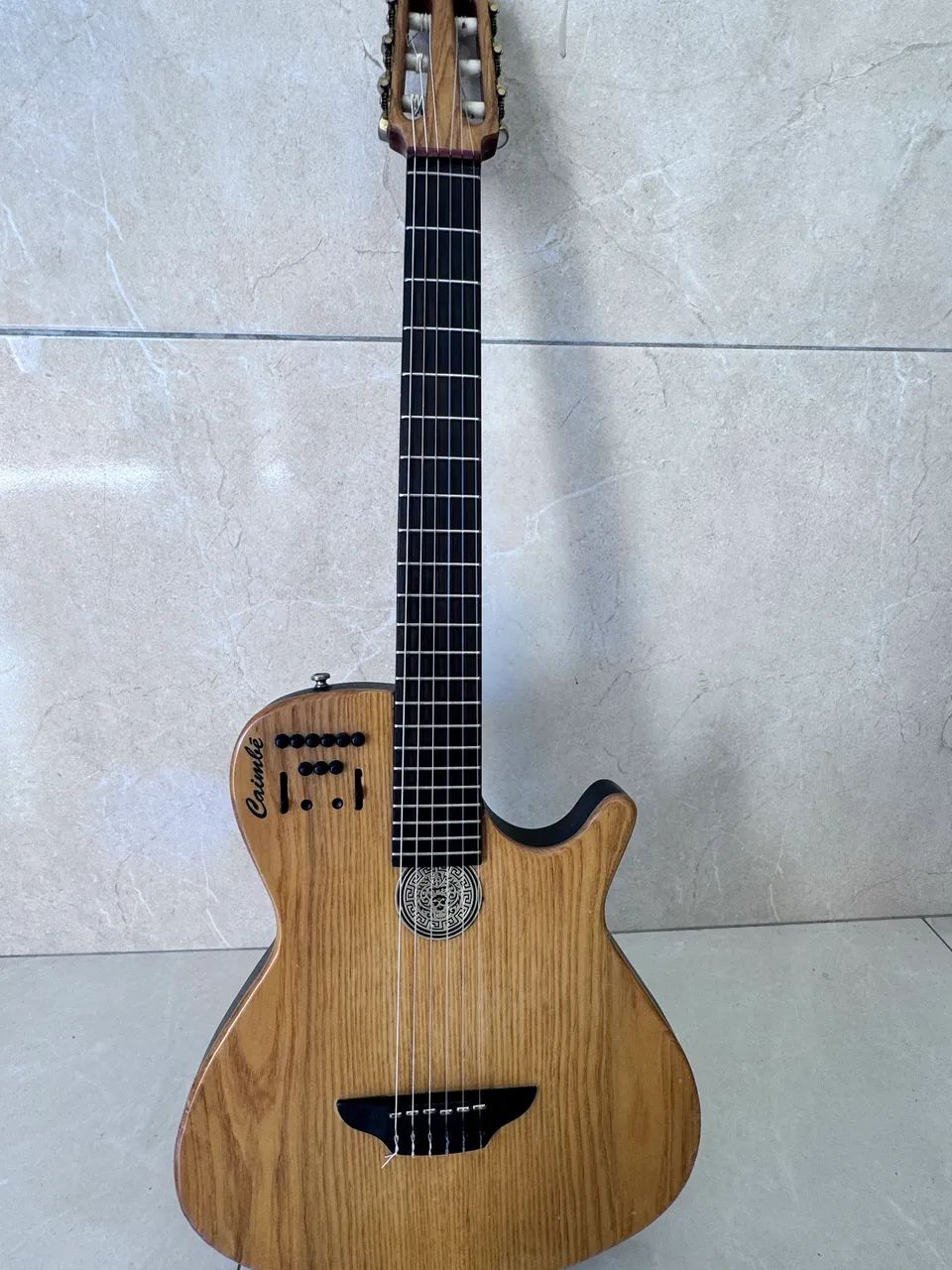 Violão caimbé