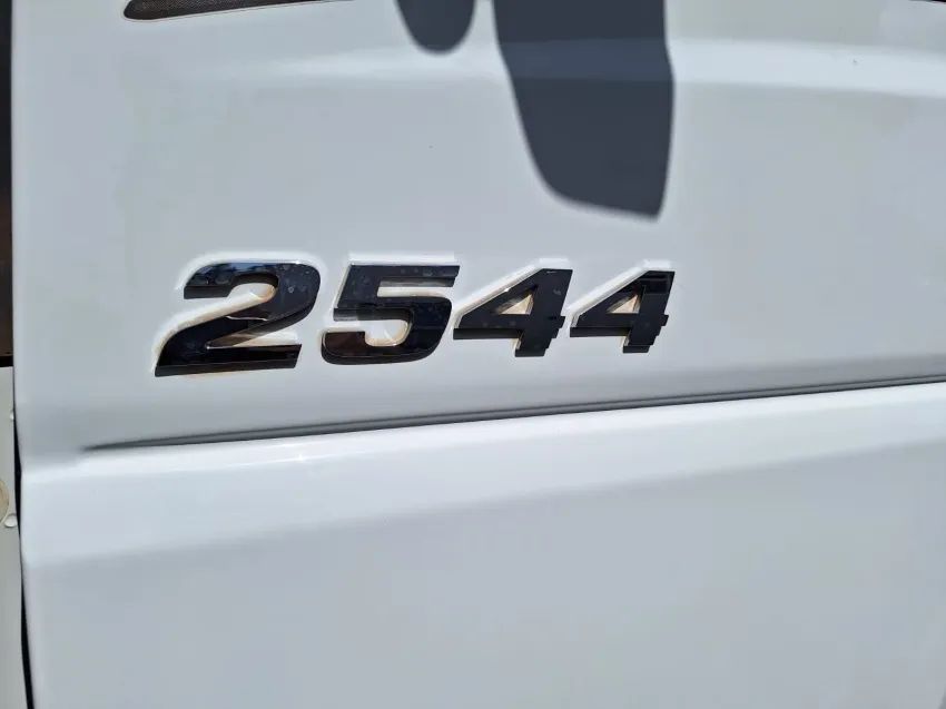 Mercedes Benz Axor 2544 6x2 21/21. - Foto 4