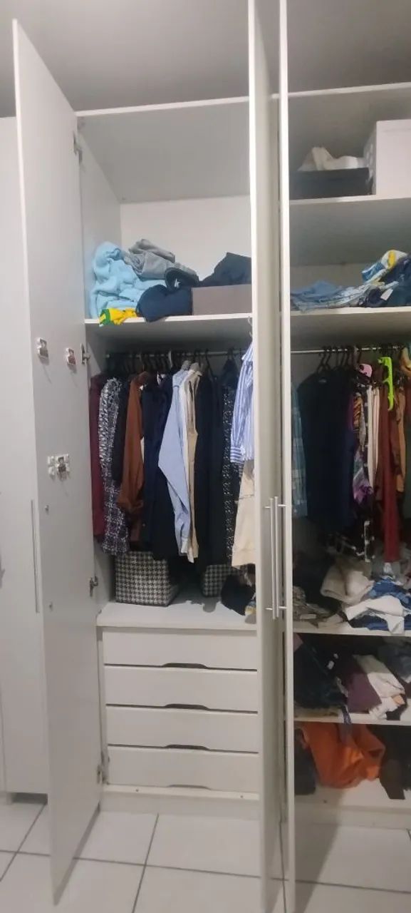 Vendo guarda roupa de casal grande e espaçoso  - Foto 4