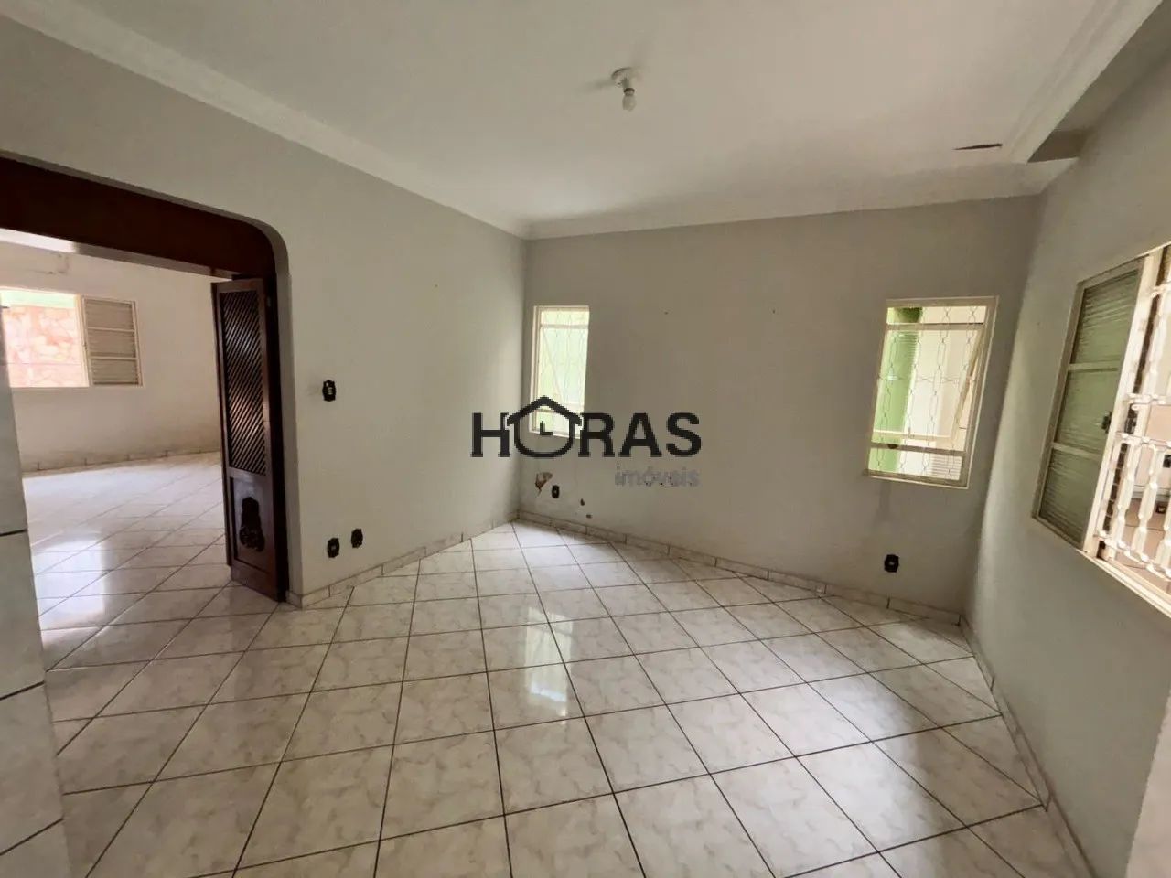 Casa Comercial à Venda em Cuiabá-MT, Bosque da Saúde: 3 Quartos - Foto 2