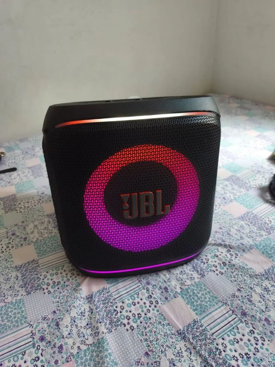 Caixa de som JBL Encore 2 com microfones