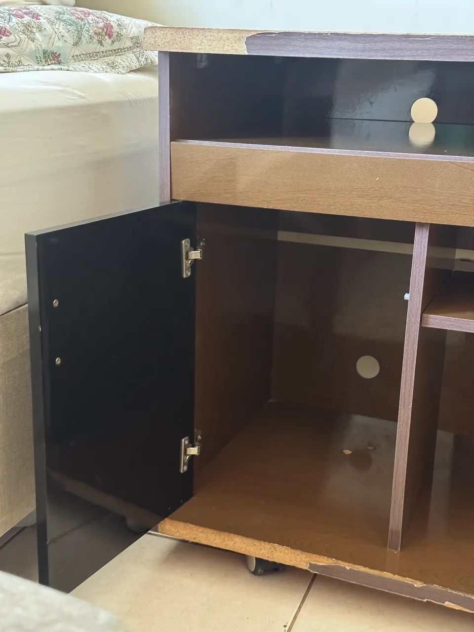 Rack/Balcão de TV com rodinhas ? usado - Foto 5