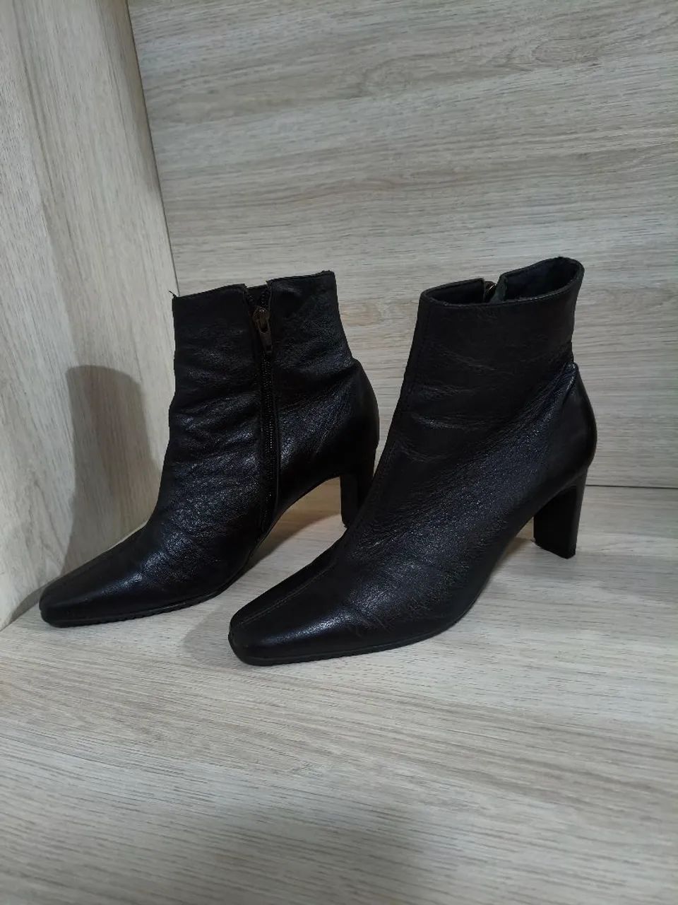 Bota feminina cano curto couro  - Foto 3