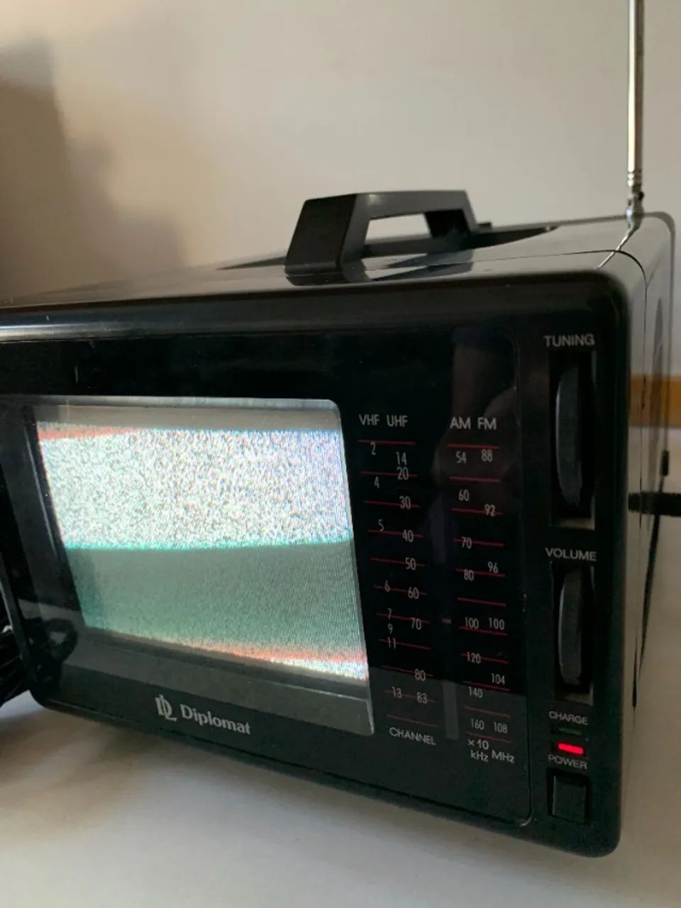 TV colorida de 5 polegadas com rádio - usada - Foto 2