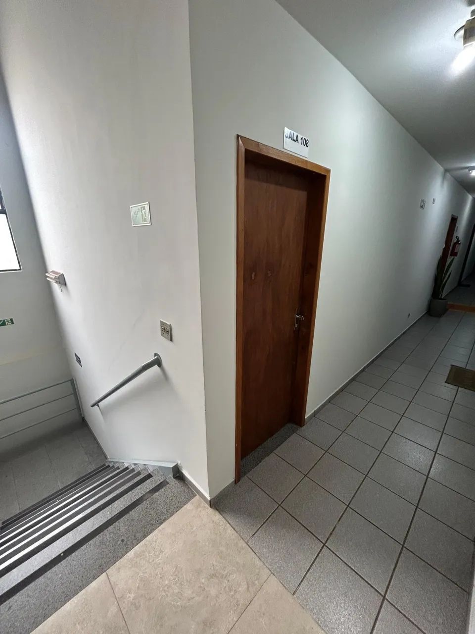Sala comercial em Sobreloja para alugar no bairro Zona 02 - Foto 2