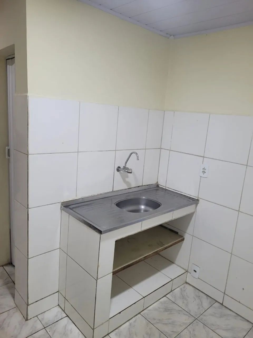 Alugo um imóvel. Casa Centro - Itaguaí. 02 Quartos. - Foto 2