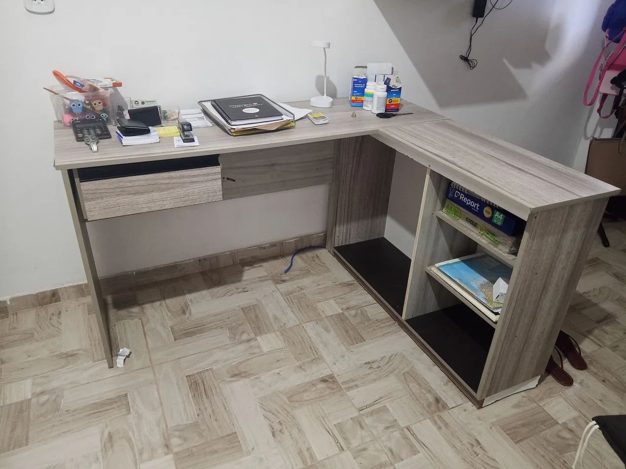 Mesa escritório ou estudo.