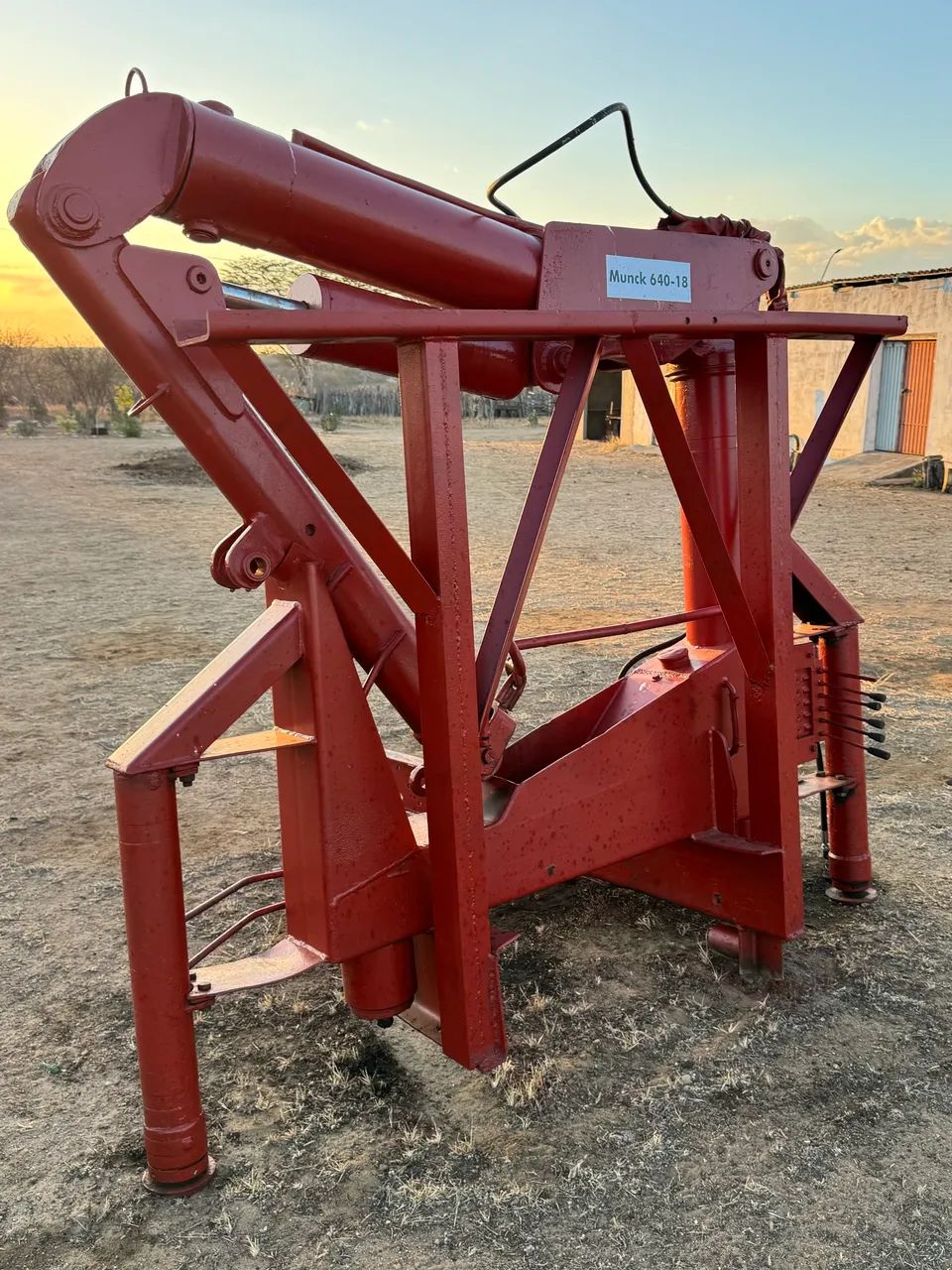 Munck para 04 toneladas  - Foto 2