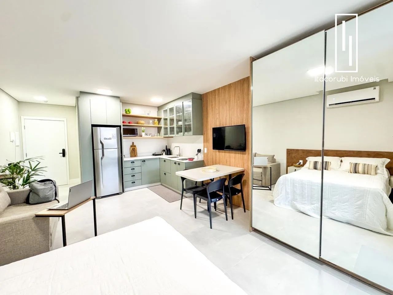STUDIO MOBILIADO E EQUIPADO COM GARAGEM