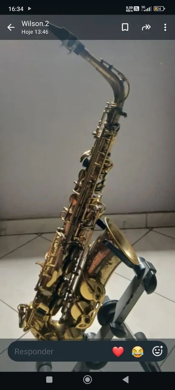 Saxofone super conservado 