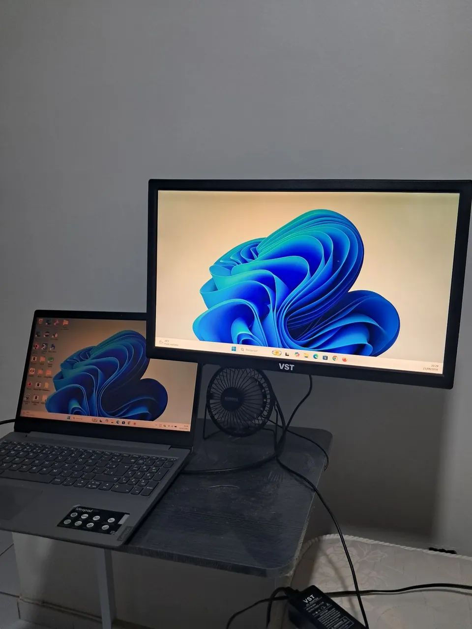 Monitor 19 pol VST com suporte articulado