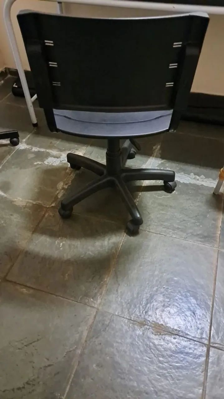 Cadeira giratória com regulagem de altura - Foto 3