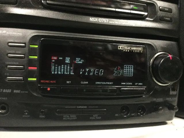 aparelho de som antigo aiwa com caixas - Foto 2