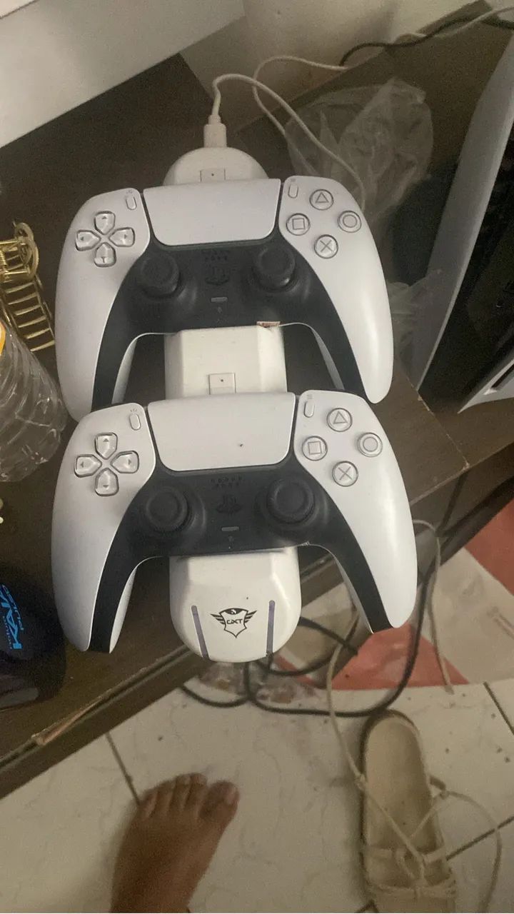 Ps5 com controles  - Foto 2