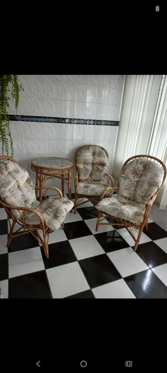 Conjunto mesa cadeiras
